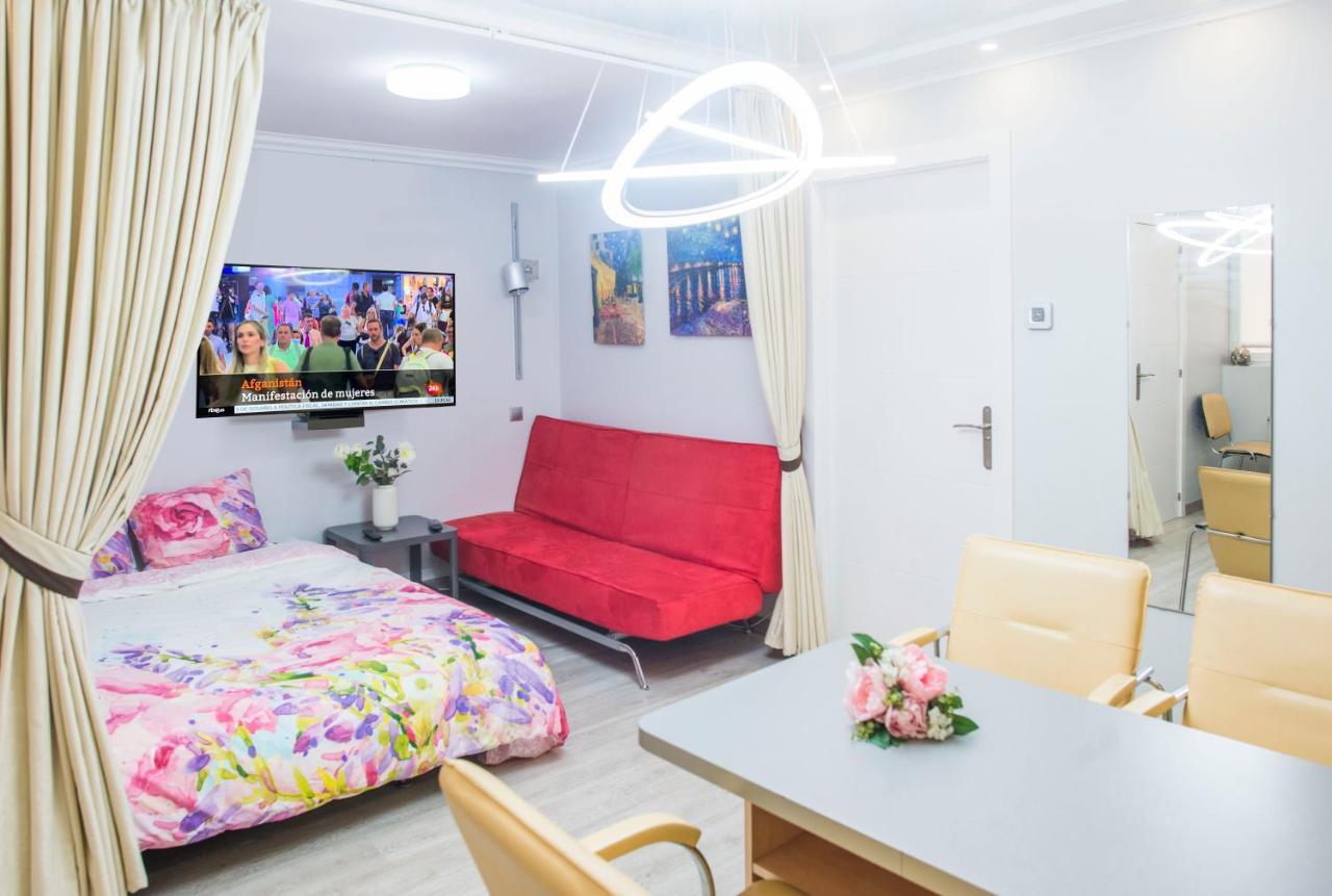 הוספיטלט דה יוברגאט Camp Nou, Europa Fira - Modern Two-Bedroom Apartment With Heating מראה חיצוני תמונה