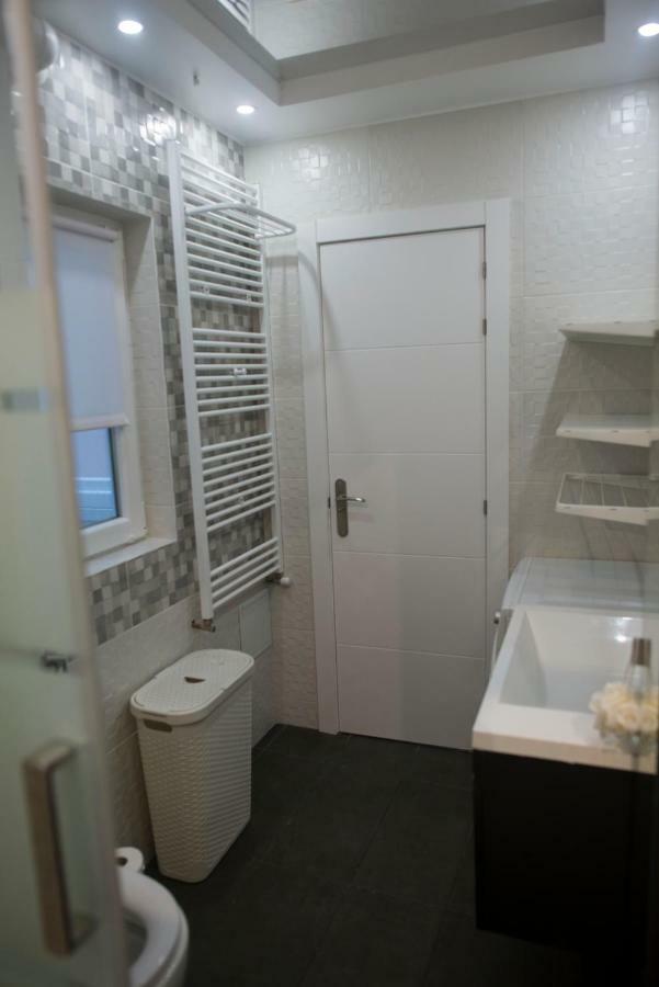 הוספיטלט דה יוברגאט Camp Nou, Europa Fira - Modern Two-Bedroom Apartment With Heating מראה חיצוני תמונה