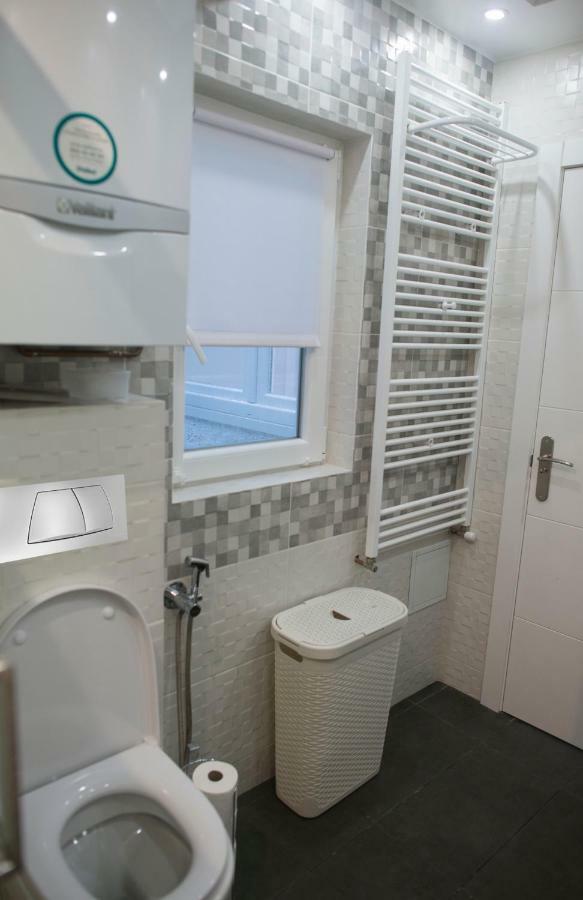 הוספיטלט דה יוברגאט Camp Nou, Europa Fira - Modern Two-Bedroom Apartment With Heating מראה חיצוני תמונה