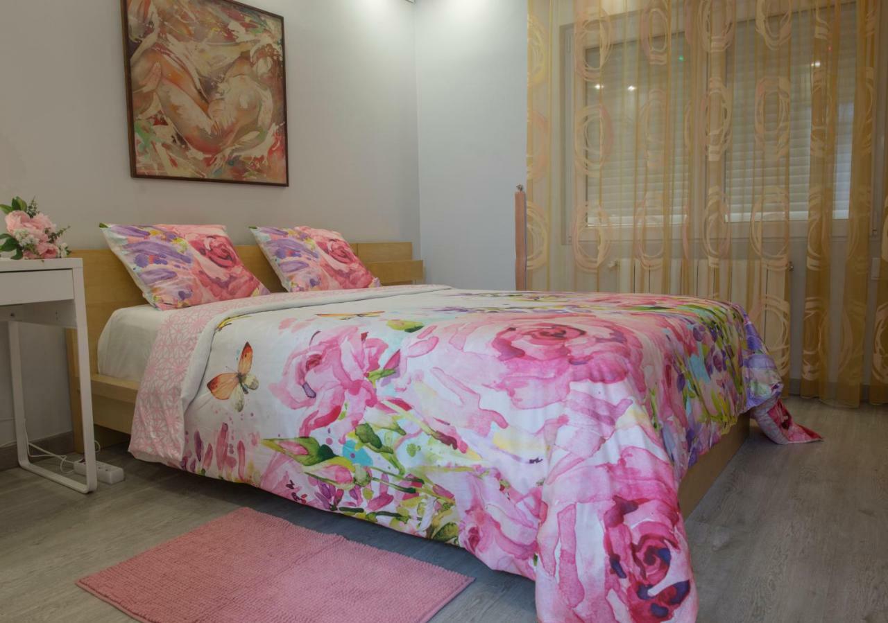 הוספיטלט דה יוברגאט Camp Nou, Europa Fira - Modern Two-Bedroom Apartment With Heating מראה חיצוני תמונה